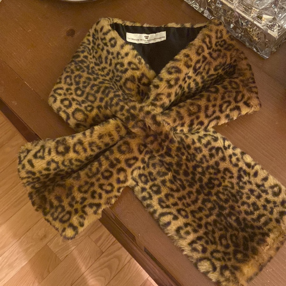 La Maison De La Fausse Fourrure Scarf - Leopard